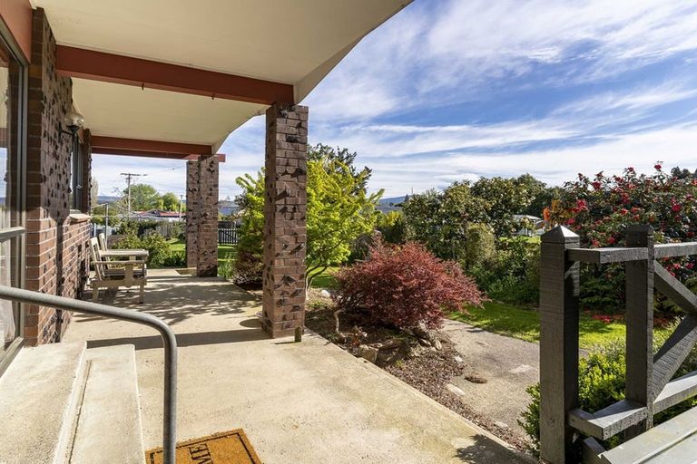 Photo of property in 11 Greenhithe Street, Waihola, Milton, 9073