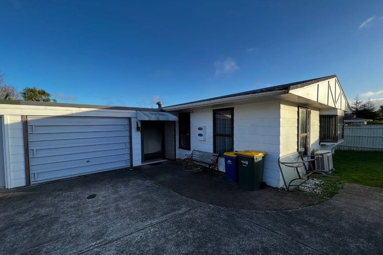 Photo of property in 1/6 Manuka Road, Glenfield, Auckland, 0629