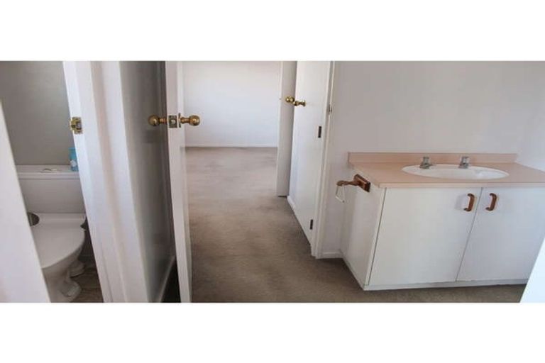 Photo of property in 37 Peppertree Glade, Kelvin Grove, Palmerston North, 4414