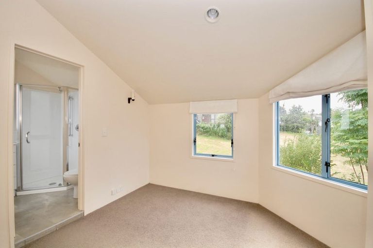 Photo of property in 11 Wilmington Place, Forrest Hill, Auckland, 0620