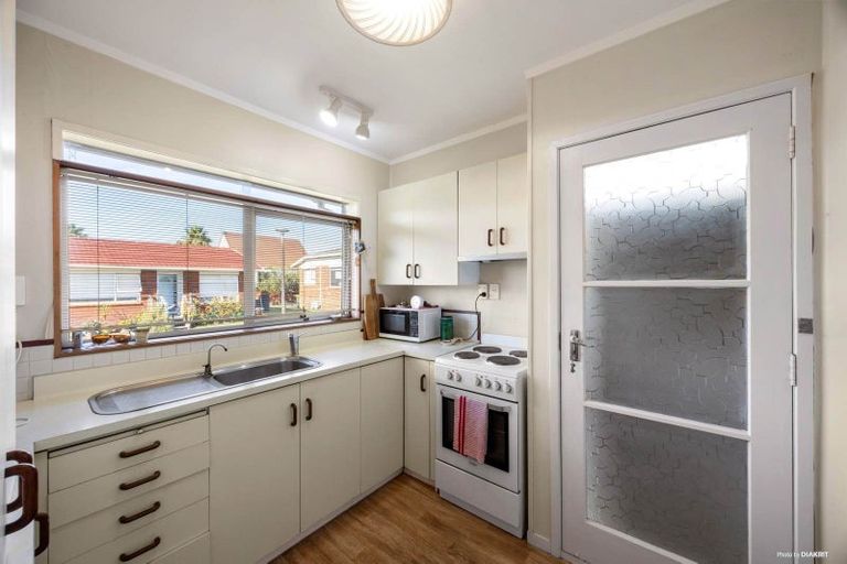 Photo of property in 2/81 Shakespeare Road, Milford, Auckland, 0620