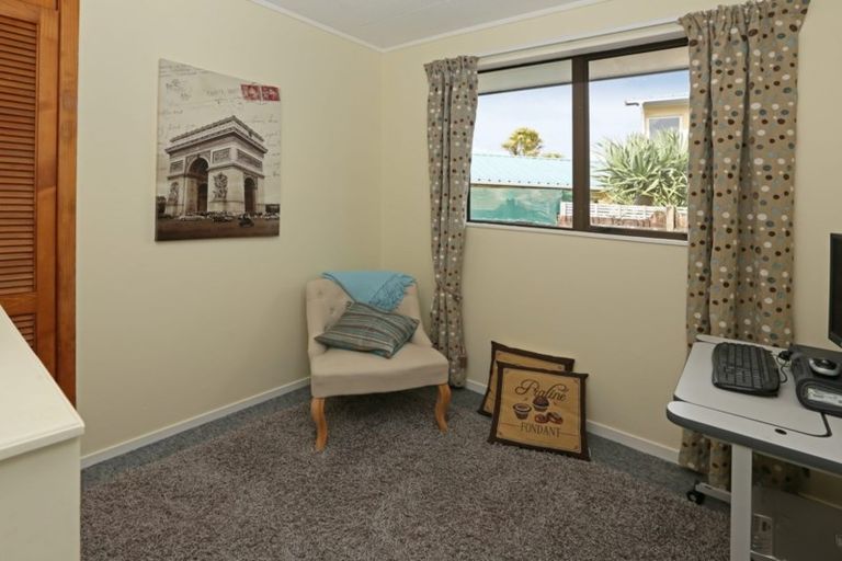 Photo of property in 9 Compass Place, Te Atatu Peninsula, Auckland, 0610