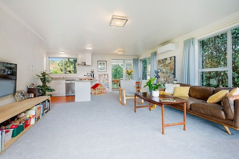 Photo of property in 3 Sandys Parade, Laingholm, Auckland, 0604