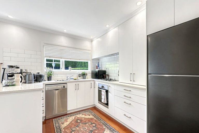 Photo of property in 12 Richmond Avenue, Northcote Point, Auckland, 0627
