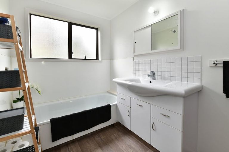 Photo of property in 30 Downer Street, Helensville, 0800