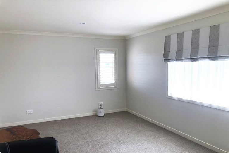 Photo of property in 73 Bayvista Drive, Karaka, Papakura, 2113