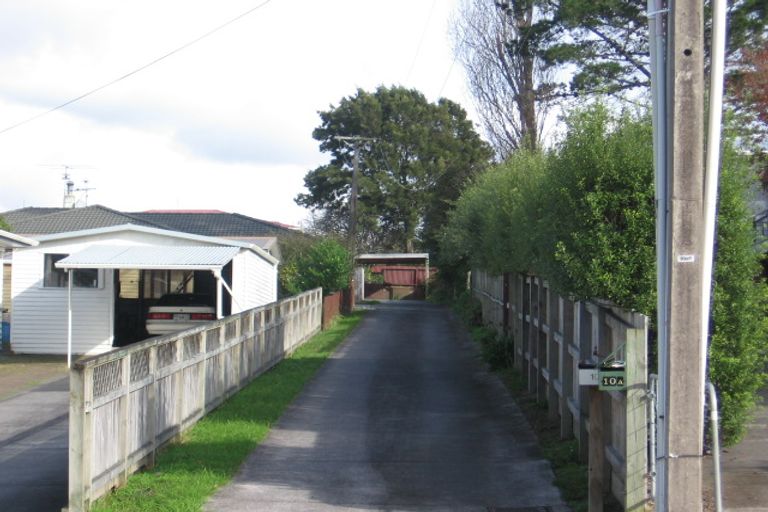 Photo of property in 10 Taipari Road, Te Atatu Peninsula, Auckland, 0610