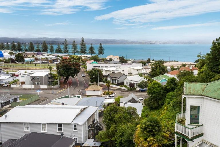 Photo of property in 2 Kowhai Road, Bluff Hill, Napier, 4110
