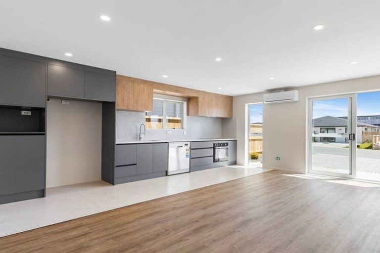 Photo of property in 9 Noia Way, Karaka, Papakura, 2113