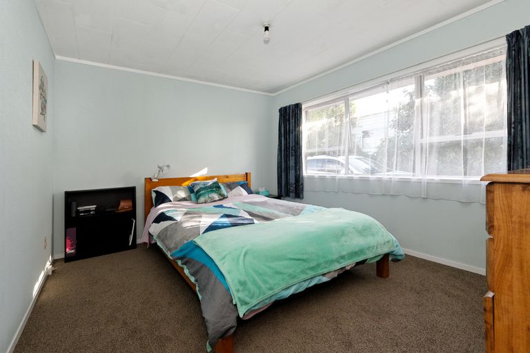 Photo of property in 2 Libra Street, Glen Eden, Auckland, 0602