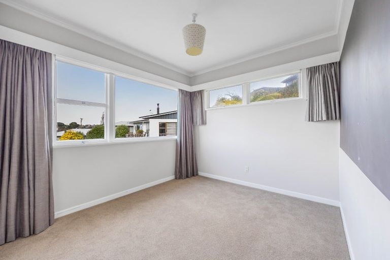 Photo of property in 17 Bevyn Street, Castor Bay, Auckland, 0620