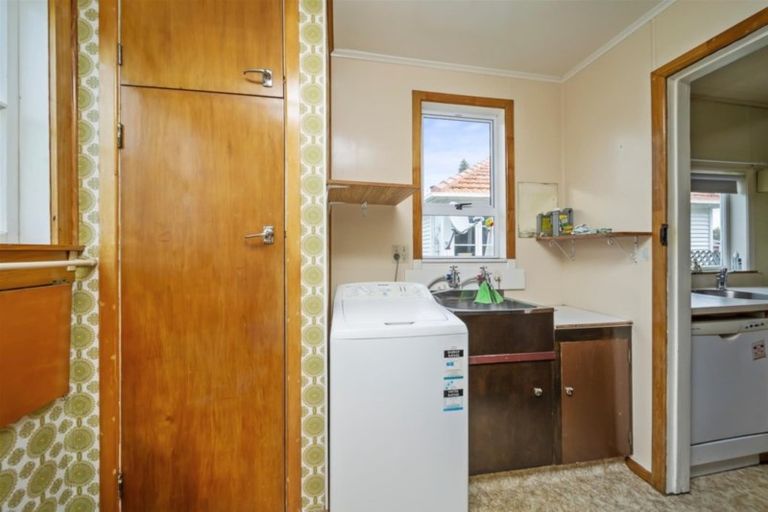 Photo of property in 14 Waihi Road, Hawera, 4610