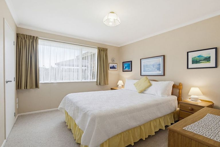 Photo of property in 4 Brooklyn Heights Drive, Kelvin Grove, Palmerston North, 4414