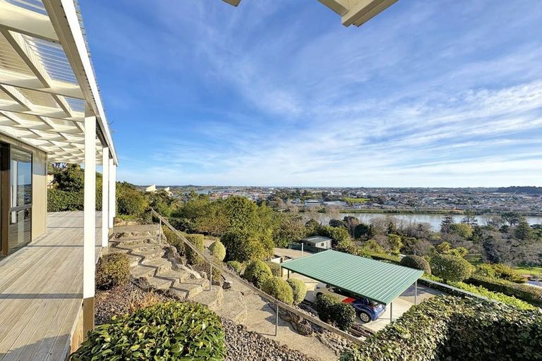 Photo of property in 24 Wairere Road, Bastia Hill, Whanganui, 4500