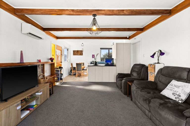 Photo of property in 2/71 Meeanee Road, Taradale, Napier, 4112
