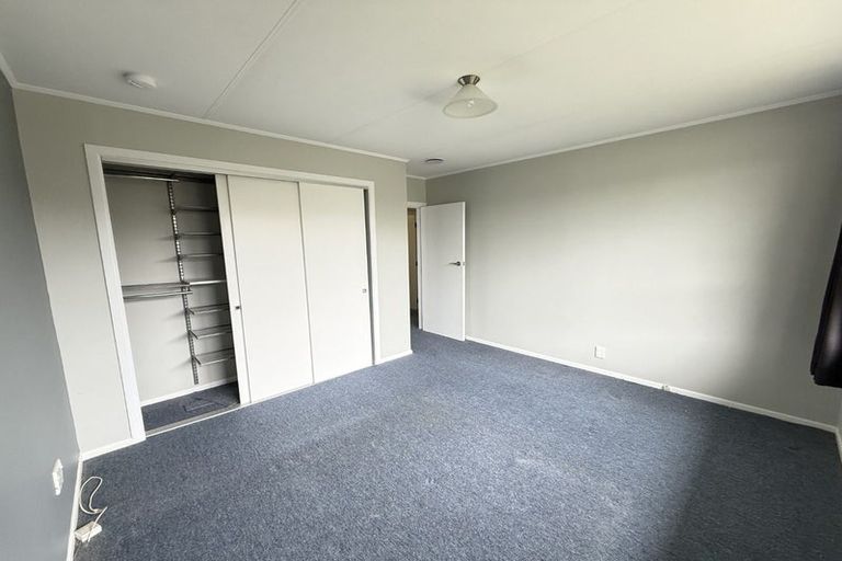 Photo of property in 13 Jane Grove, Paparangi, Wellington, 6037