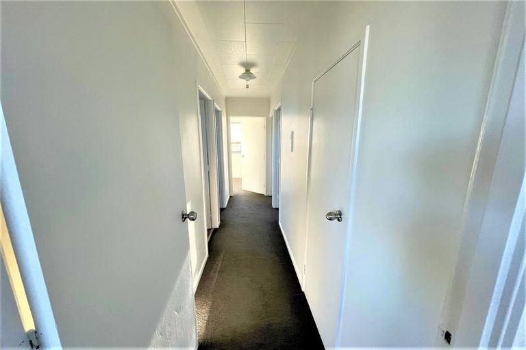 Photo of property in 19 Crompton Road, Massey, Auckland, 0614