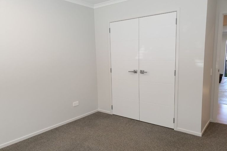 Photo of property in 38 Mooring Close, Whitby, Porirua, 5024