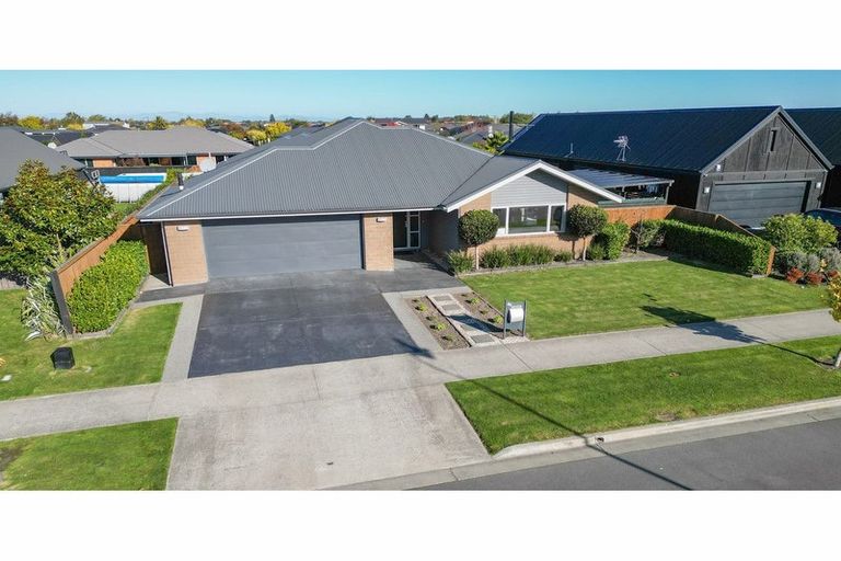 Photo of property in 48 Huntingdon Drive, Rangiora, 7400