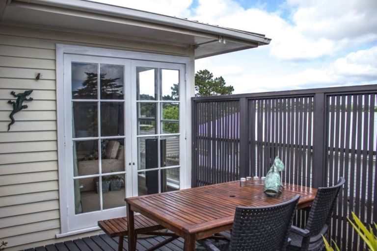 Photo of property in 1/22 Coroglen Avenue, Birkenhead, Auckland, 0626