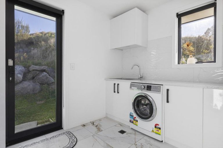 Photo of property in 5 Grandview Lane, Acacia Bay, 3385