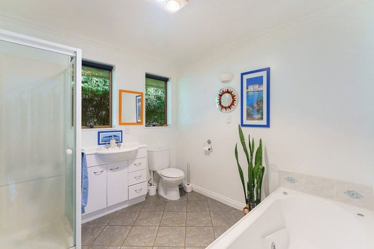 Photo of property in 15 Alexander Street, Waikanae, 5036