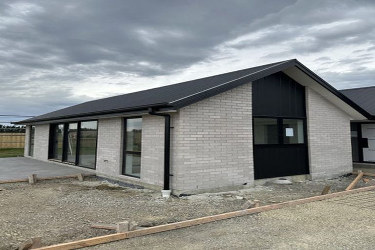 Photo of property in 22 Garden Road, Darfield, 7571