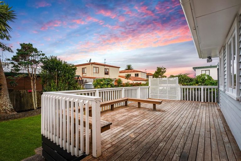 Photo of property in 6 Crompton Road, Massey, Auckland, 0614