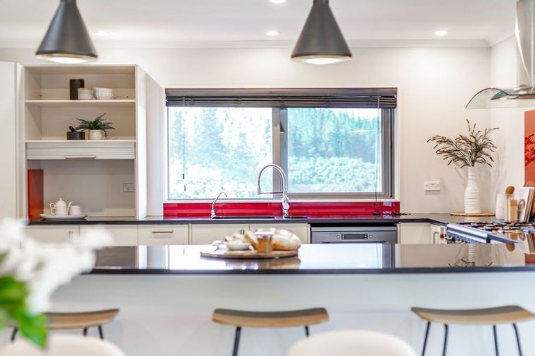 Photo of property in 21 Mcewen Crescent, Riverstone Terraces, Upper Hutt, 5018