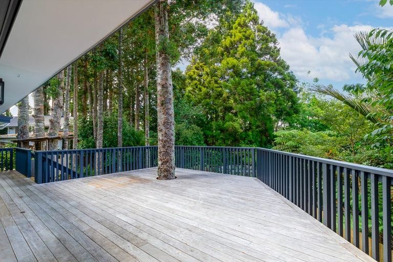 Photo of property in 44 Hollywood Avenue, Titirangi, Auckland, 0604