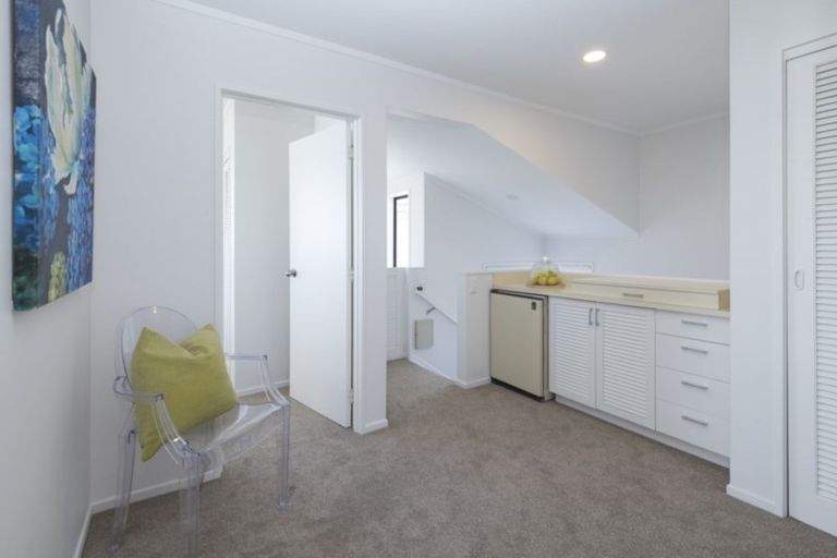 Photo of property in 52a The Parade, Bucklands Beach, Auckland, 2012