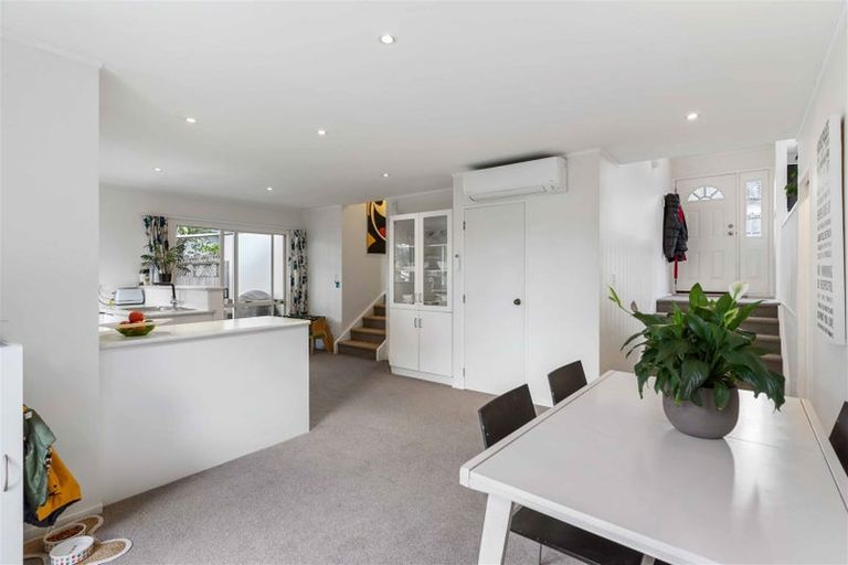 Photo of property in 9 Owl Court, Unsworth Heights, Auckland, 0632