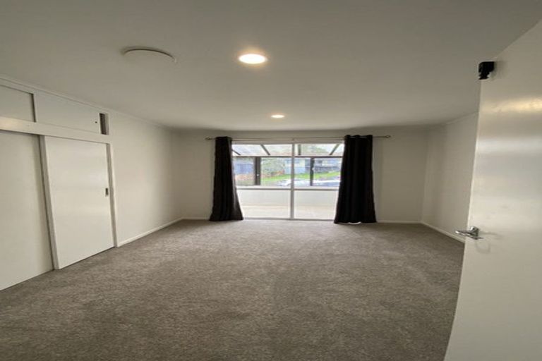 Photo of property in 5 Kama Place, Sunnynook, Auckland, 0620