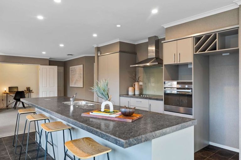 Photo of property in 19 Breaker Grove, Waiuku, 2123