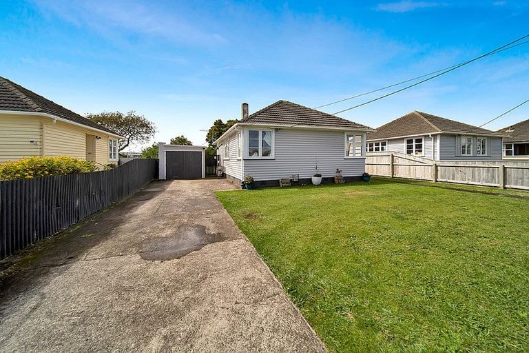 Photo of property in 10 Laurent Vc Street, Hawera, 4610