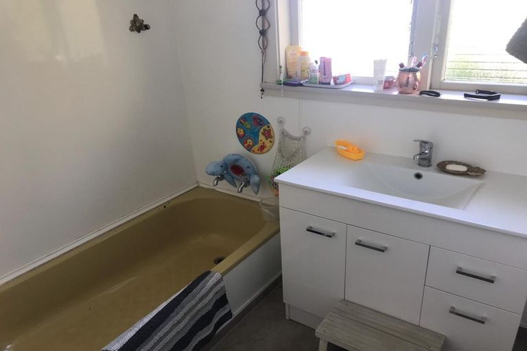 Photo of property in 24 Severn Street, Island Bay, Wellington, 6023