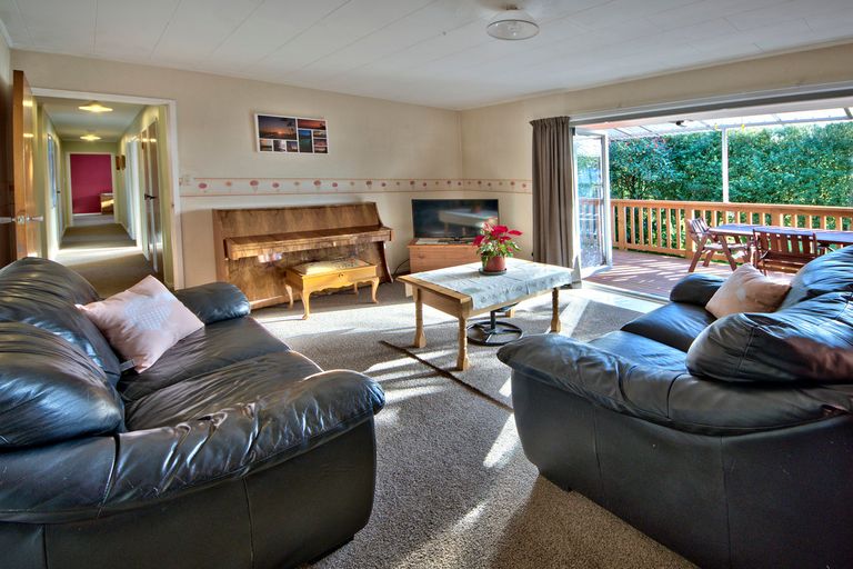 Photo of property in 2 Libra Street, Glen Eden, Auckland, 0602