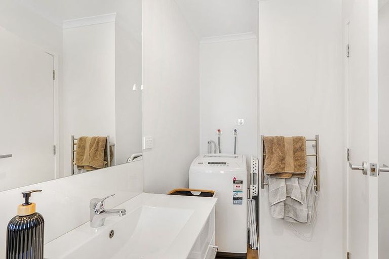 Photo of property in 24/10 Burrows Place, Frankton, Hamilton, 3204