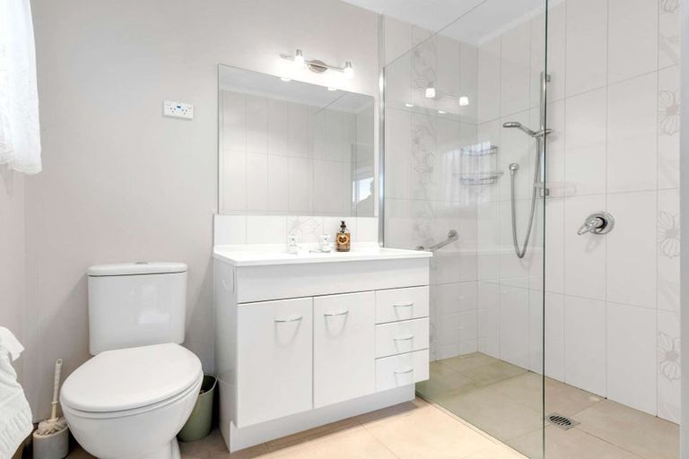 Photo of property in 24 Webb Place, Taradale, Napier, 4112