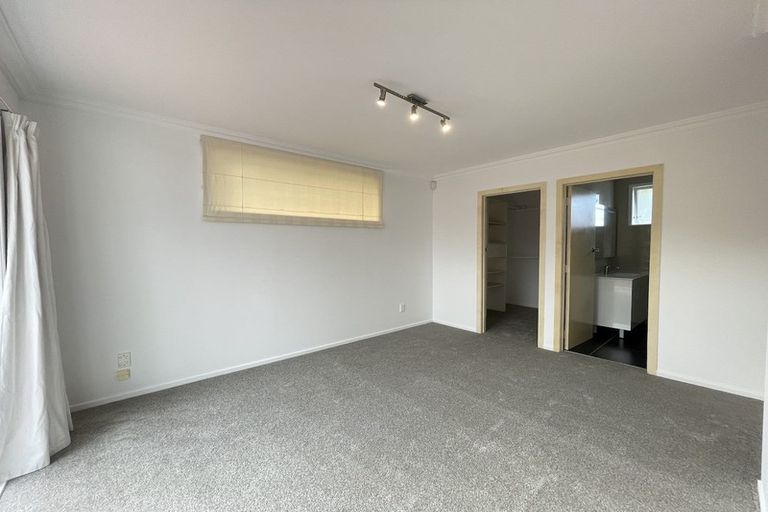 Photo of property in 13 Webb Place, Forrest Hill, Auckland, 0620