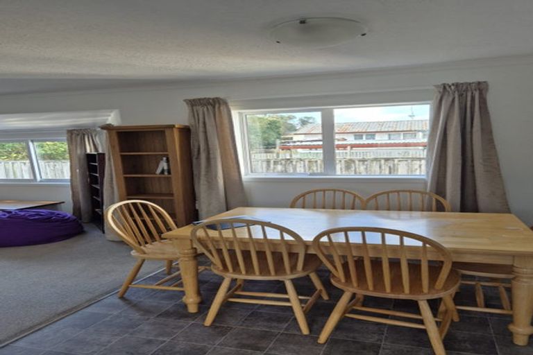 Photo of property in 4/45 Shakespeare Road, Milford, Auckland, 0620