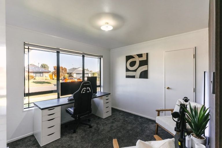 Photo of property in 9 Aspen Way, Kelvin Grove, Palmerston North, 4414