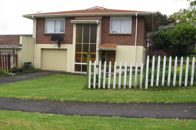 Photo of property in 1/30 Ridgemount Rise, Mangere Bridge, Auckland, 2022