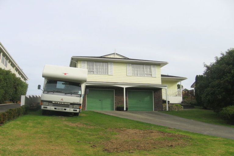 Photo of property in 32 Penryn Drive, Camborne, Porirua, 5026