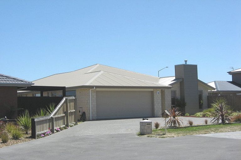 Photo of property in 33 Mataroa Place, Parklands, Christchurch, 8083