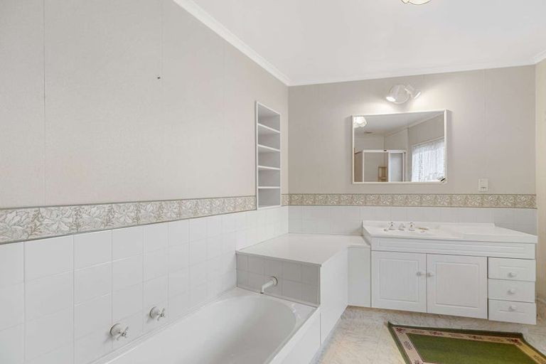 Photo of property in 5 Wanganui Road, Marton, 4710