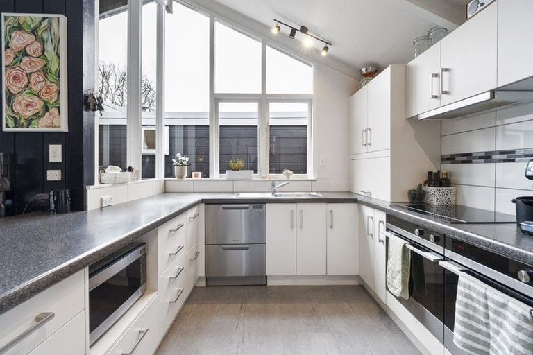 Photo of property in 28 Moerangi Street, West End, Palmerston North, 4410