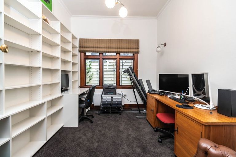 Photo of property in 210 Oriental Parade, Oriental Bay, Wellington, 6011
