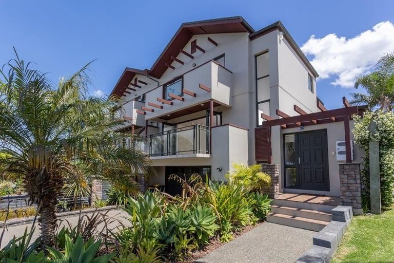 Photo of property in 34 Danica Esplanade, Te Atatu Peninsula, Auckland, 0610