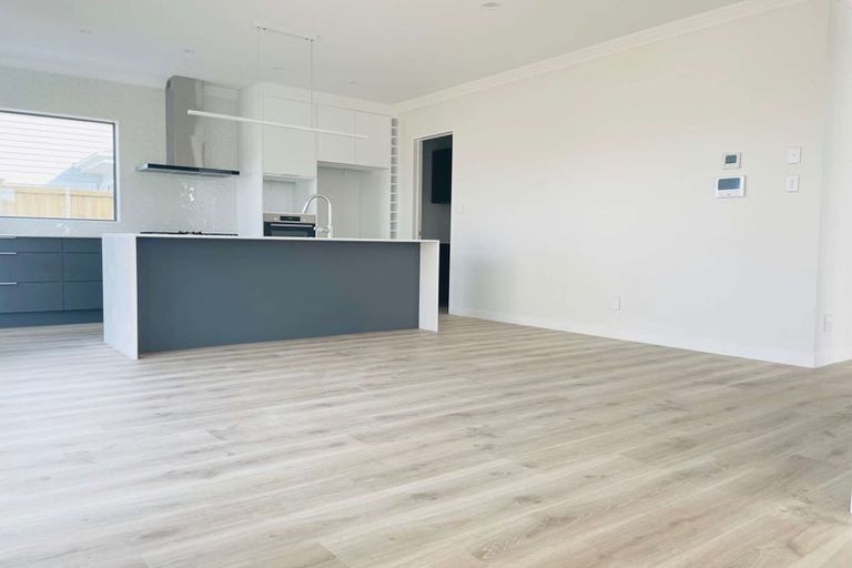 Photo of property in 54 Godfrey Drive, Orewa, 0931